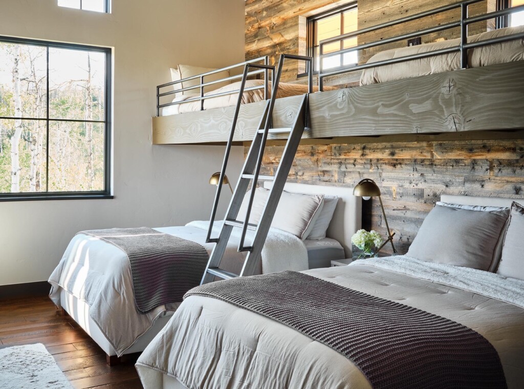 Vertical Arts Hannahs Way Jones 08 22 22 Bunkroom Web